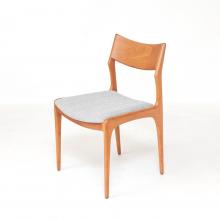 このコーディネートシーンで使われているアイテム画像(yu-dining chair(cherry))